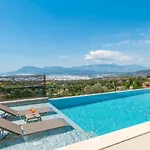 Miss Kalkan Uezuemlue